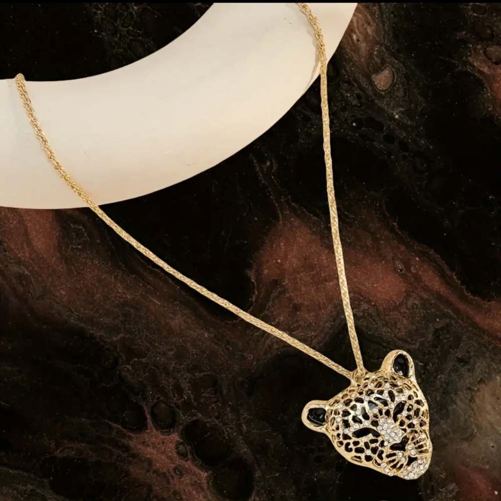 Gold Leopard Head Rhinestone Necklace - Picture 4 of 8